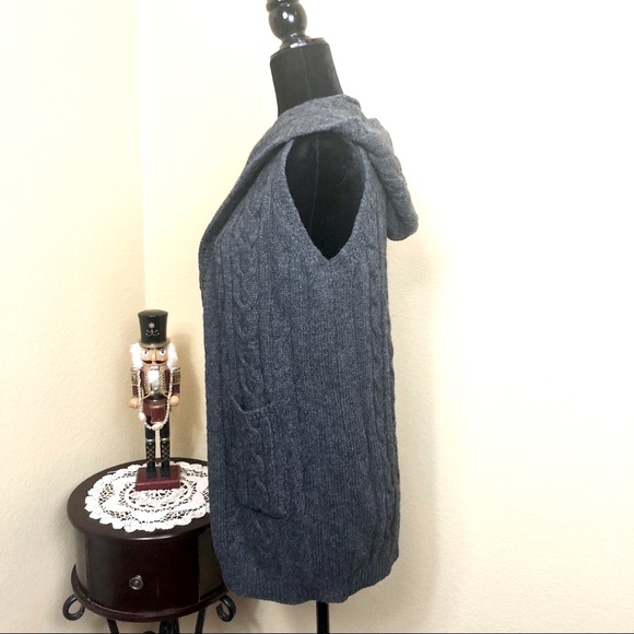 Sweater hooded Vest - Picture 2 of 5